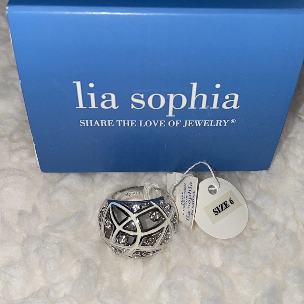 Lia Sophia Crystallo Ring size 6 NIB